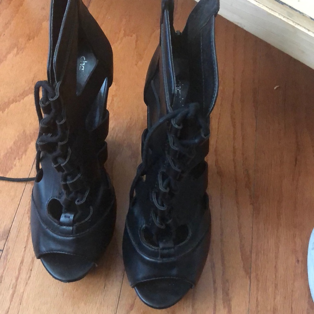 Black wedges
